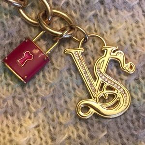 VICTORIA’S SECRET 🔑 Key Chain